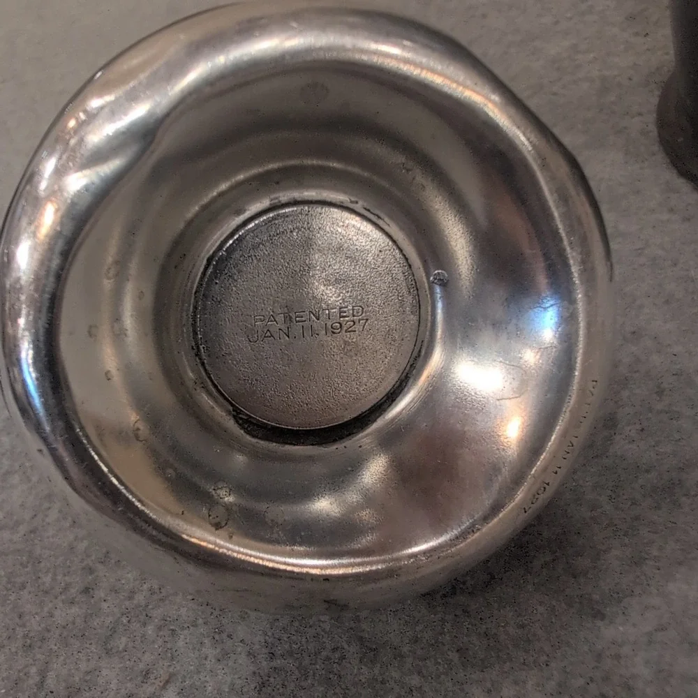 Antique Meriden S. P. Co. Silver Plate Cocktail Shaker 311 Patented 1927 Handle - Picture 6 of 8